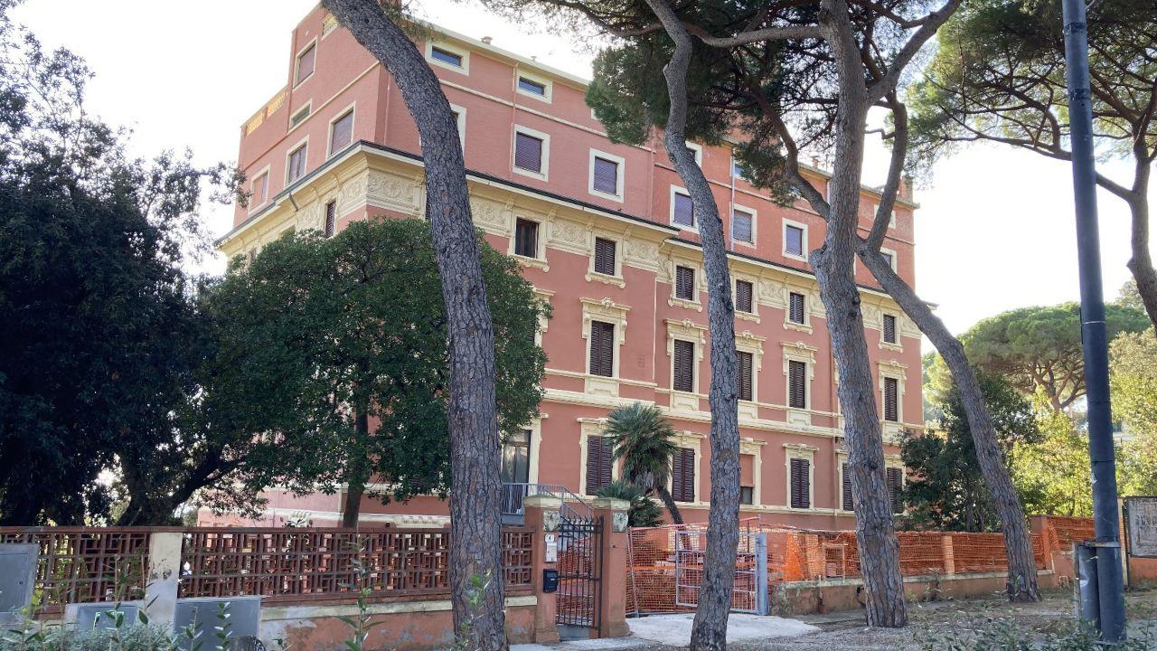 Hotel Miramare, le luci si riaccendono. La proprietà: «Ripartono i lavori». Qui soggiornò anche Wiston Churchill