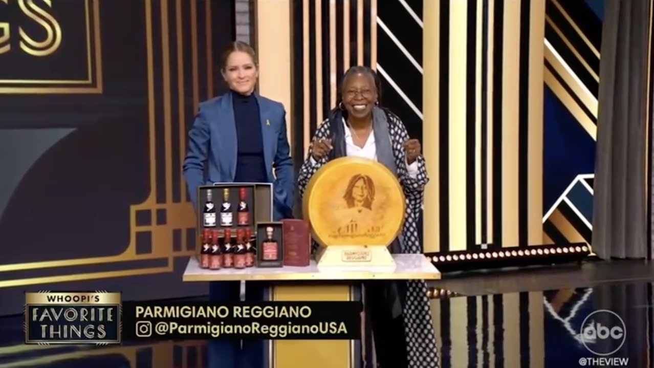 Il premio Oscar Whoopi Goldberg in campo per il Parmigiano Reggiano