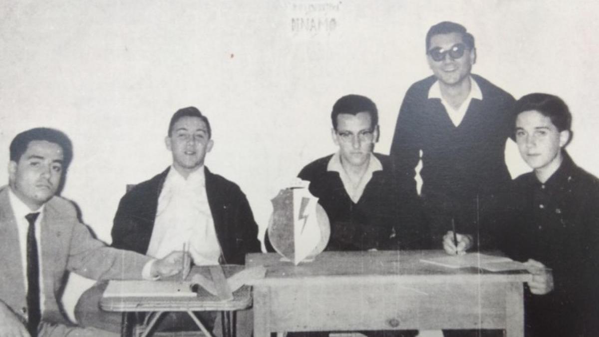 <strong>Roberto Centi</strong> con altri fondatori dellsa Dinamio: è l'unico in piedi