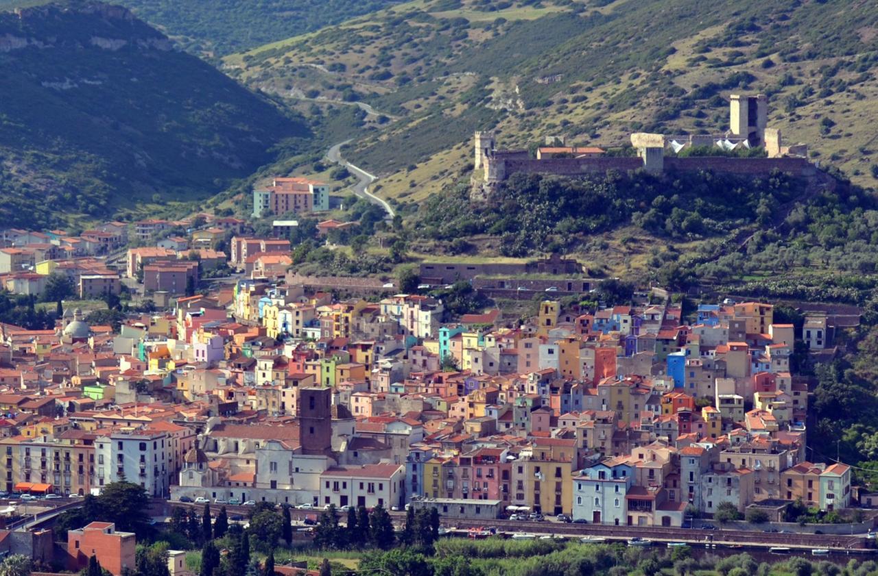 Una veduta panoramica di Bosa