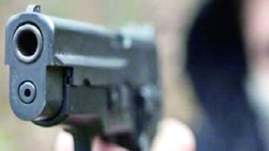 Farmacista picchiata dai rapinatori con la pistola