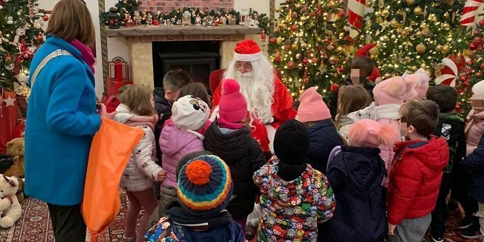 Livorno, gli elfi conquistano Villa Fabbricotti: arriva Babbo Natale in carrozza