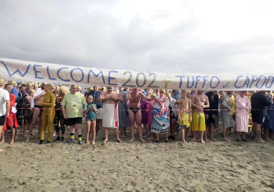Versilia, l’idea dei balneari: tuffo collettivo per salutare il nuovo anno al mare
