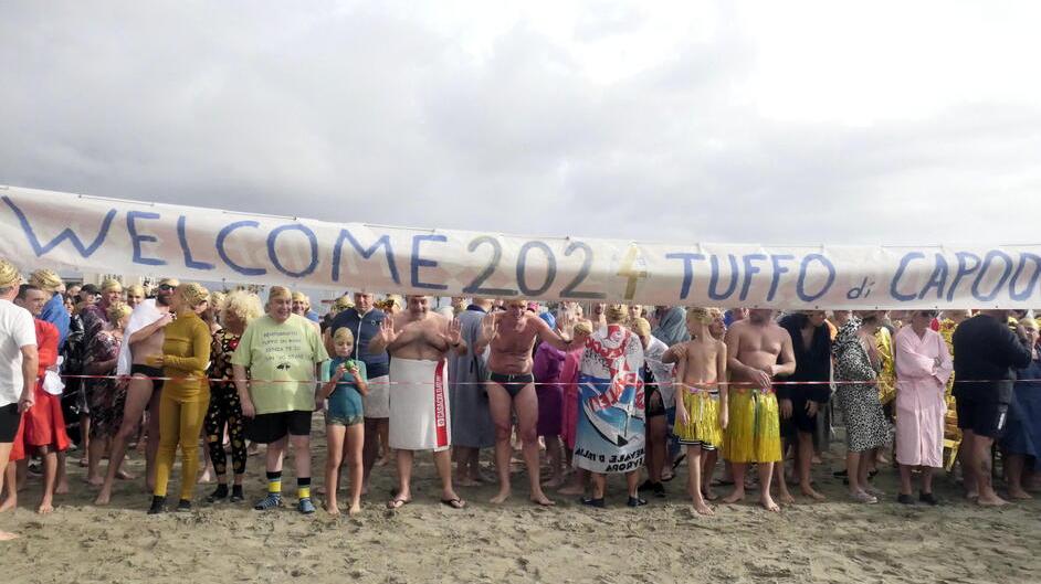 Versilia, l’idea dei balneari: tuffo collettivo per salutare il nuovo anno al mare