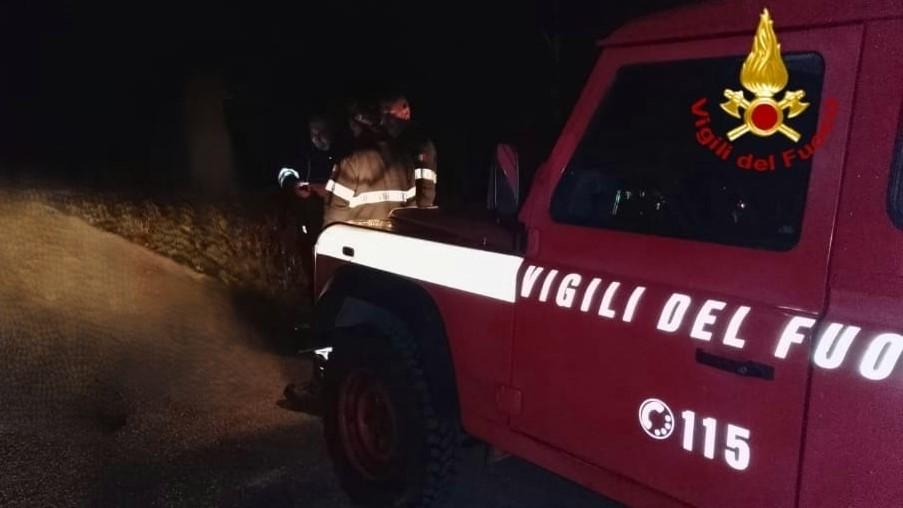 Si perdono nei boschi, due donne salvate dai vigili del fuoco