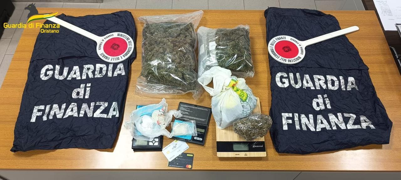 Spacciatore sorpreso grazie al cane antidroga, in casa un chilo di marijuana