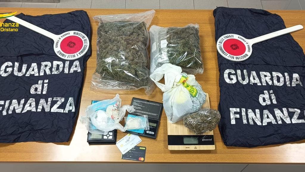 Spacciatore sorpreso grazie al cane antidroga, in casa un chilo di marijuana