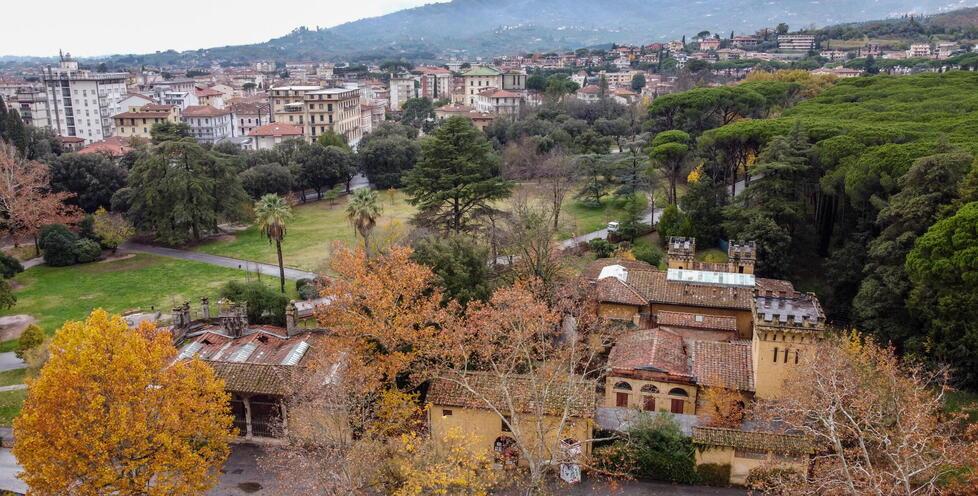Una veduta dall’alto del parco termale con le Tamerici in primo piano (foto Nucci)