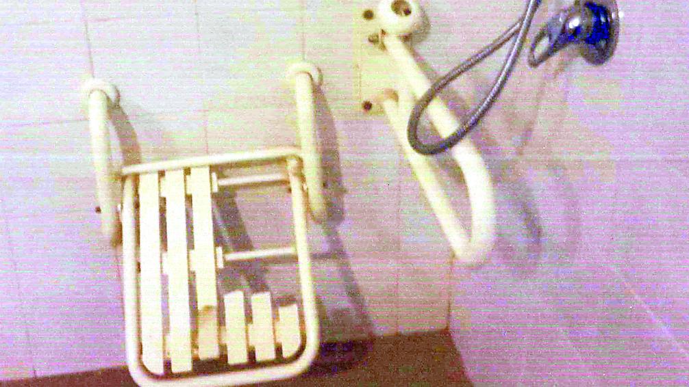 Topi, puzze, porte e finestre rotte nelle scuole a Jolanda di Savoia