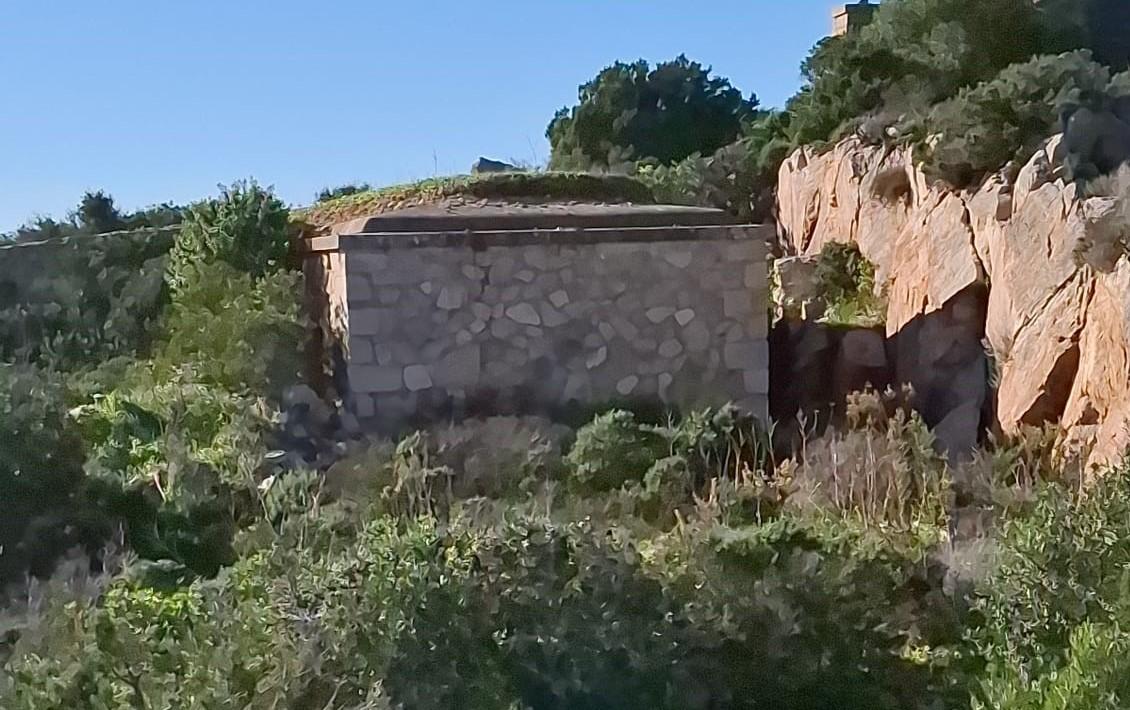 
	Il rudere di Guardia Vecchia dentro il quale &egrave; stato lasciato morire un cane

