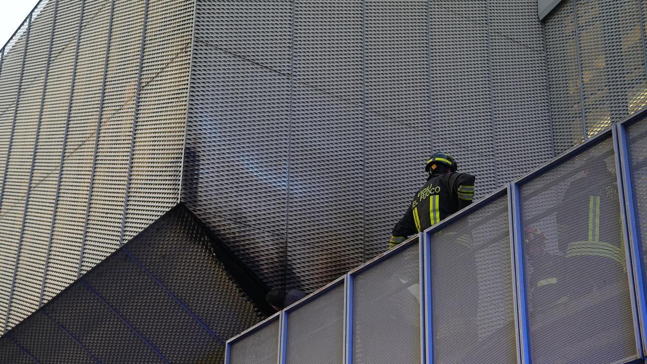Incendio al PalaBigi: due piromani in azione incappucciati
