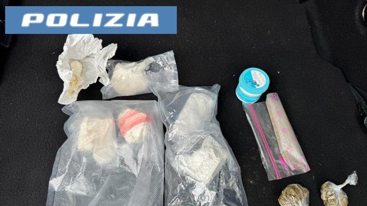 In casa 3 etti di cocaina e denaro contante: arrestato 42enne