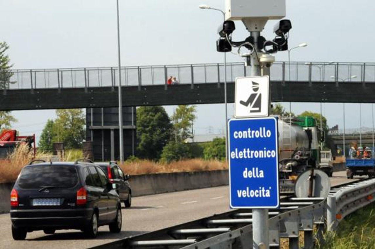 
	Un cartello avvisa della presenza di una postazione per il controllo della velocit&agrave; (foto d&rsquo;archivio)


