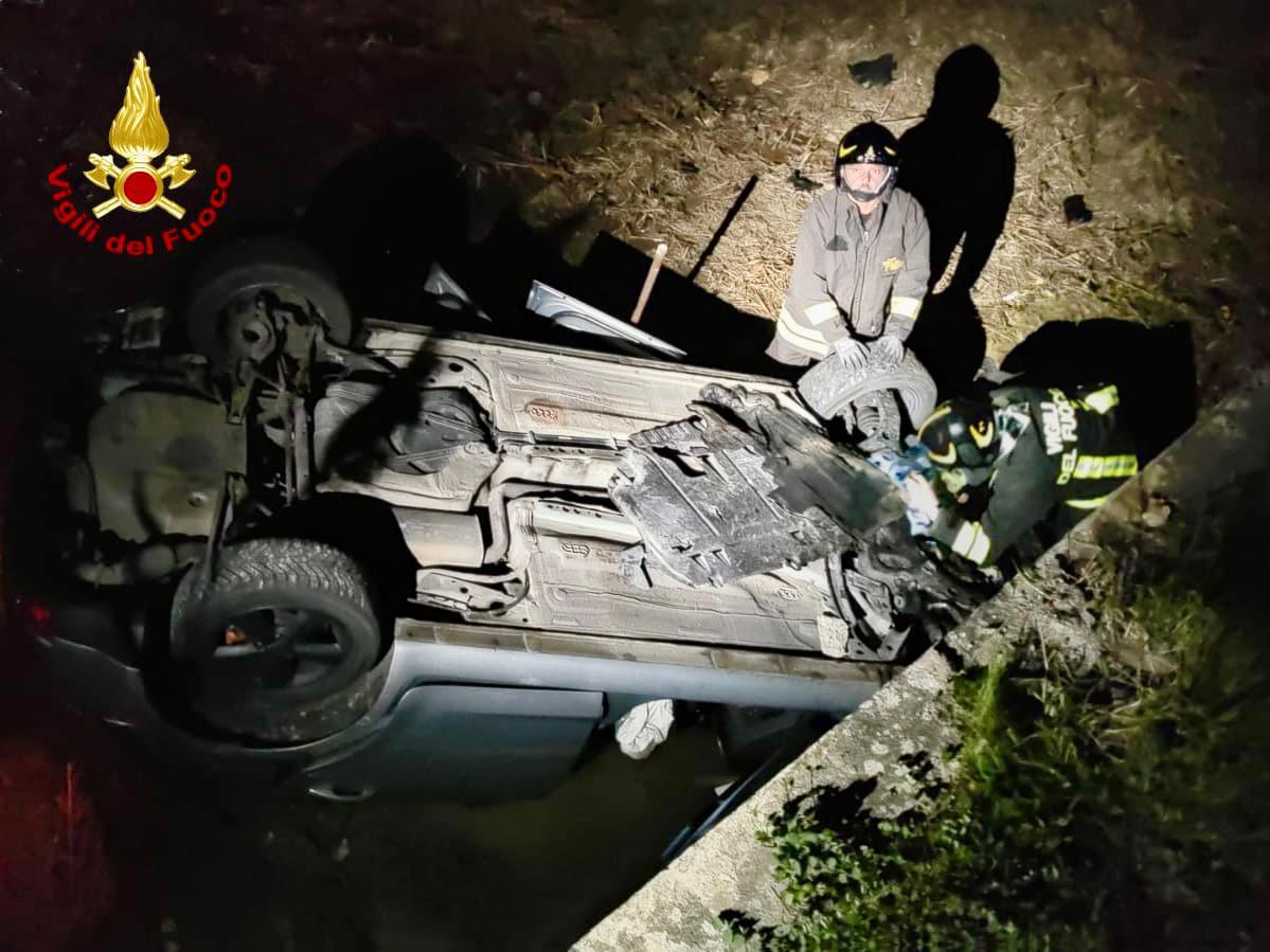 Peccioli, finisce nel canale con l’auto: uomo in ospedale