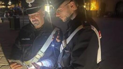 Pisa, preso il rapinatore con la siringa: terrorizzava le persone in centro