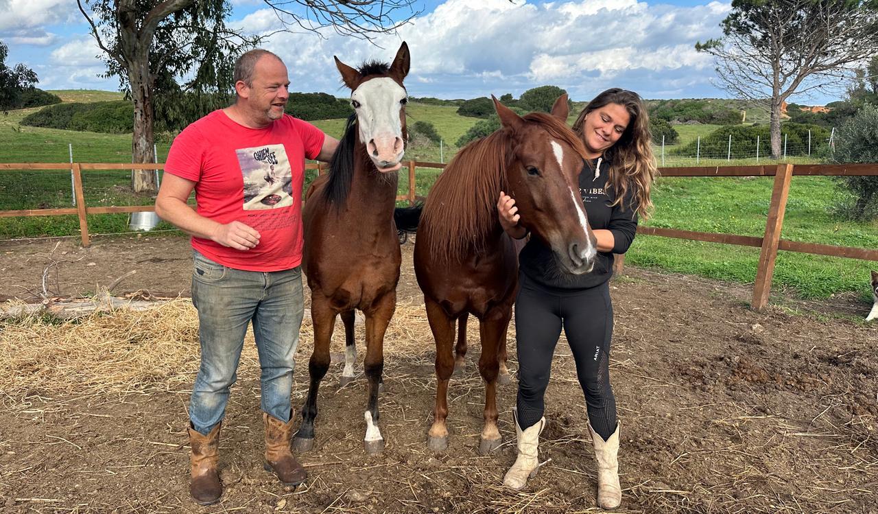 «Abbiamo lasciato la fredda Olanda per vivere in un ranch a Stintino»