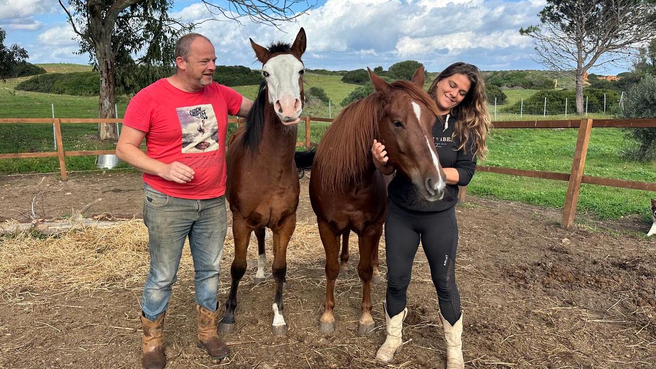 «Abbiamo lasciato la fredda Olanda per vivere in un ranch a Stintino»