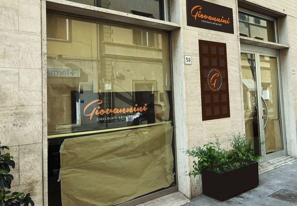 Livorno, bis di aperture in via Marradi: prima Mon Ami, poi una cioccolateria