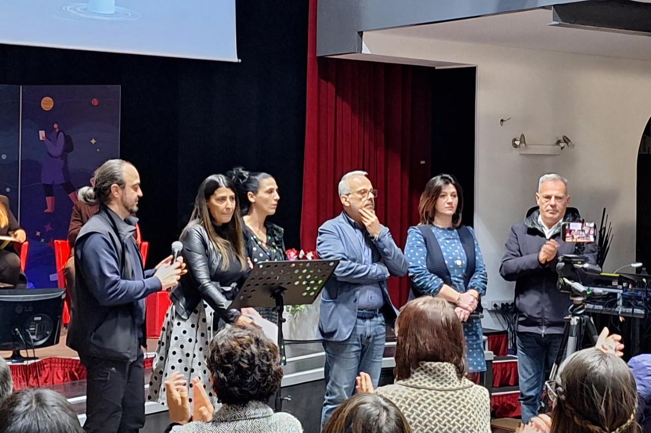 
	I lavoratori del Centro servizi con il sindaco Riccardo Uda (primo a destra)

