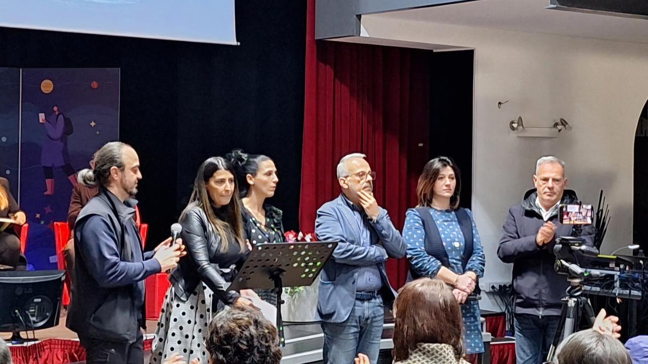 I lavoratori del Centro servizi con il sindaco Riccardo Uda (primo a destra)