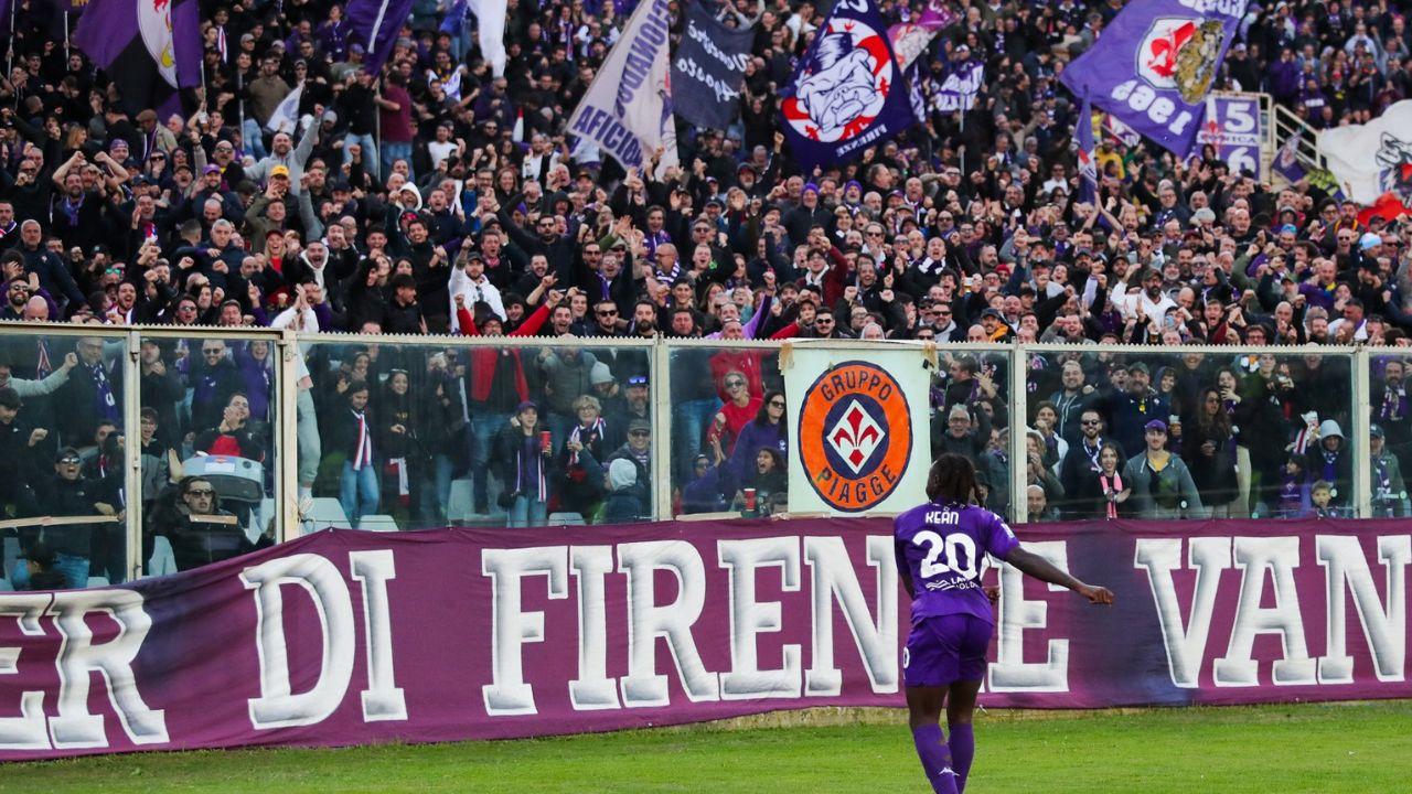 Kean festeggia davanti alla curva Fiesole dopo un gol segnato