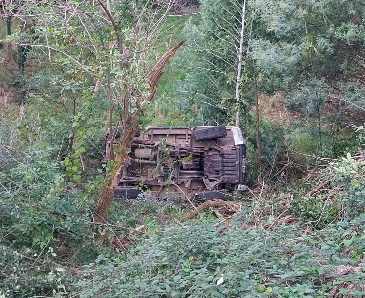 
	L'auto ribaltata

