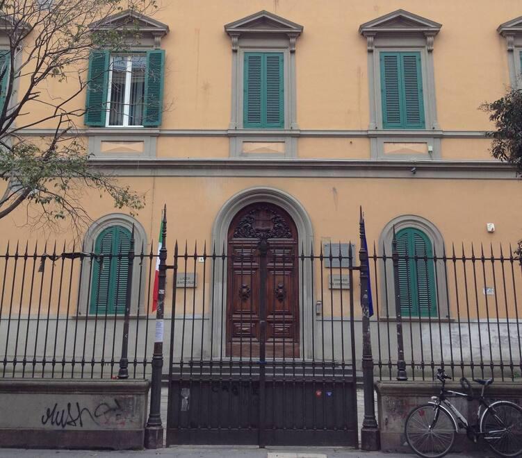 Livorno, protesta all’Isis: «Muri pericolanti e secchi d’acqua come sciacquoni»