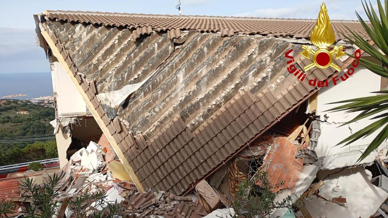 Paura a Trinità D’Agultu, esplosione sventra una palazzina: un anziano ferito e ustionato