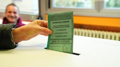 Elezioni regionali, affluenza al 35%. Si vota anche oggi fino alle 15