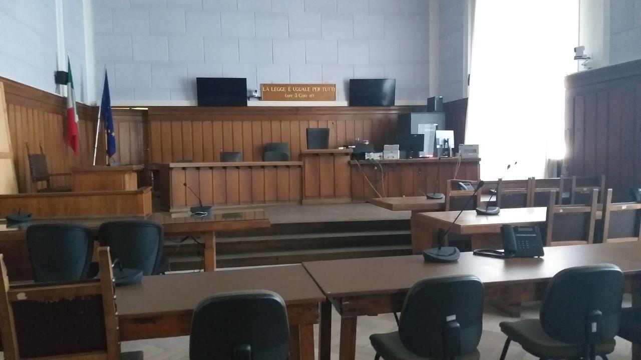 L’aula collegiale del tribunale di Pistoia