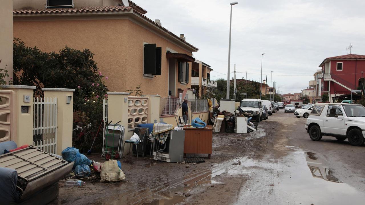 Una delle vie di zona Baratta, a Olbia, tra le più colpite dal ciclone Cleopatra 