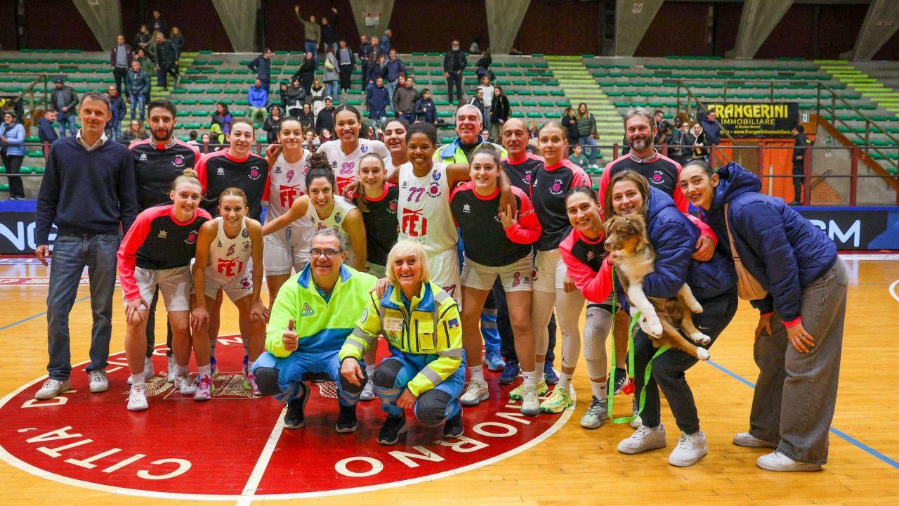 La festa del Jolly Acli per la vittoria casalinga contro Broni (foto Silvia Casini)