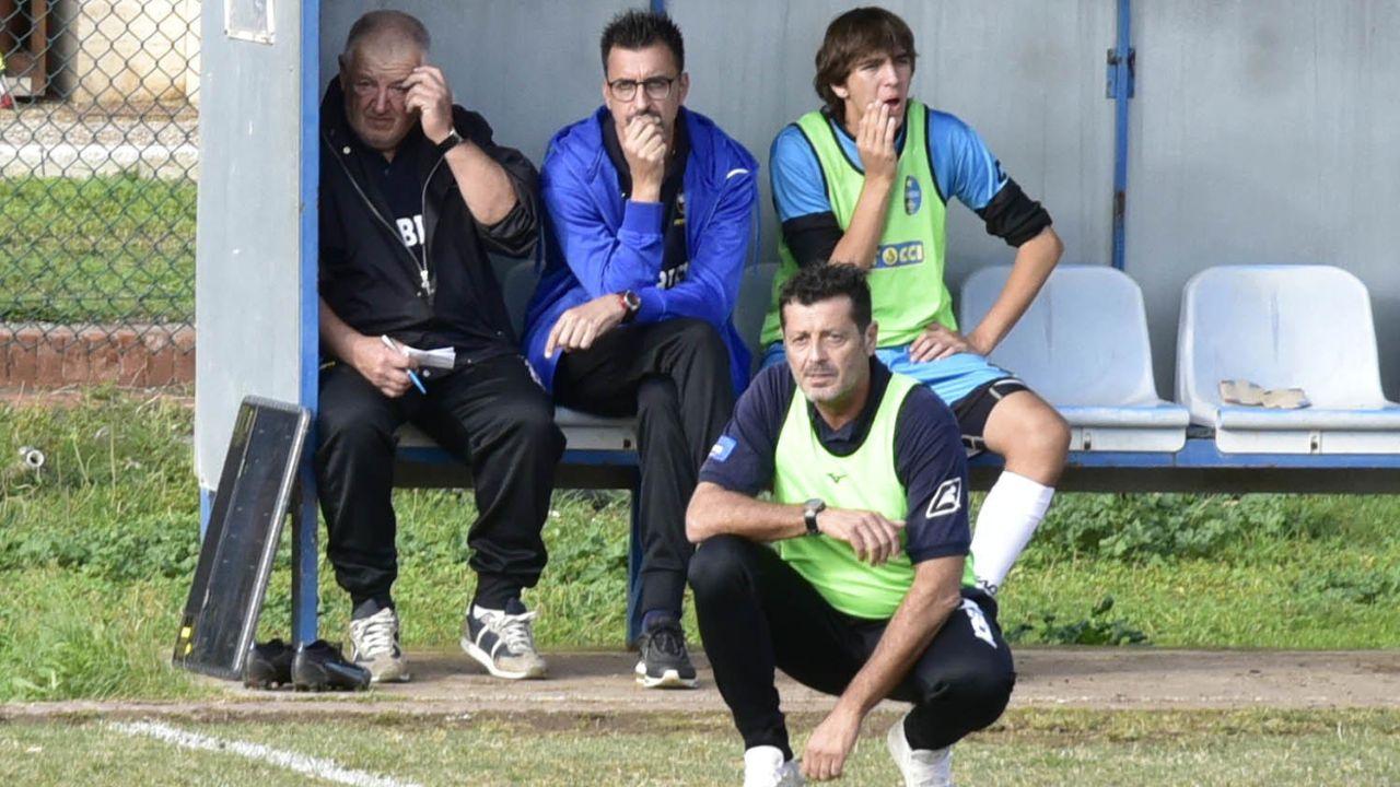 In alto il tecnico dell’Atletico Piombino, Riccardo Venturi (Foto PaBar)