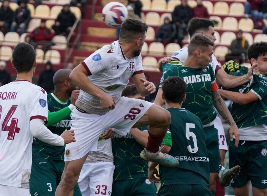 Un'azione di Livorno-Seravezza (foto Silvi)
