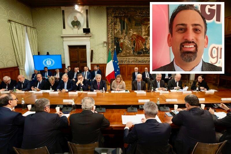 
	L'incontro tra Governo e sindacati sulla manovra e, nel riquadro, Antonio Petrillo

