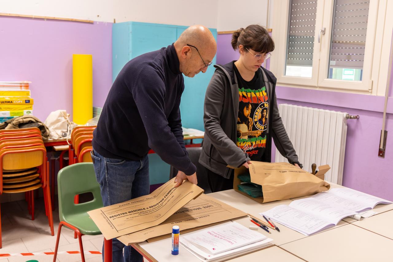 Elezioni Emilia-Romagna, crollo dell’affluenza rispetto al 2020