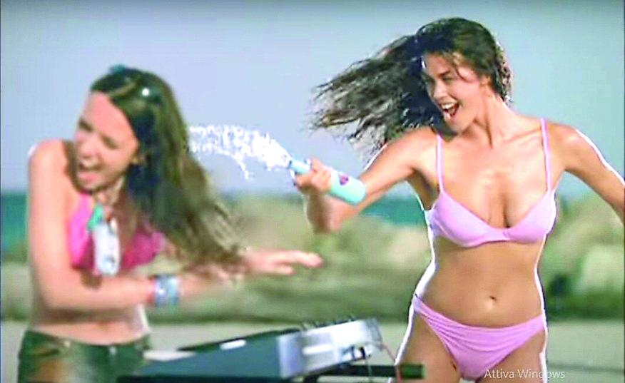 Megan Gale per la “Summer Card” nella spiaggia di Notteri