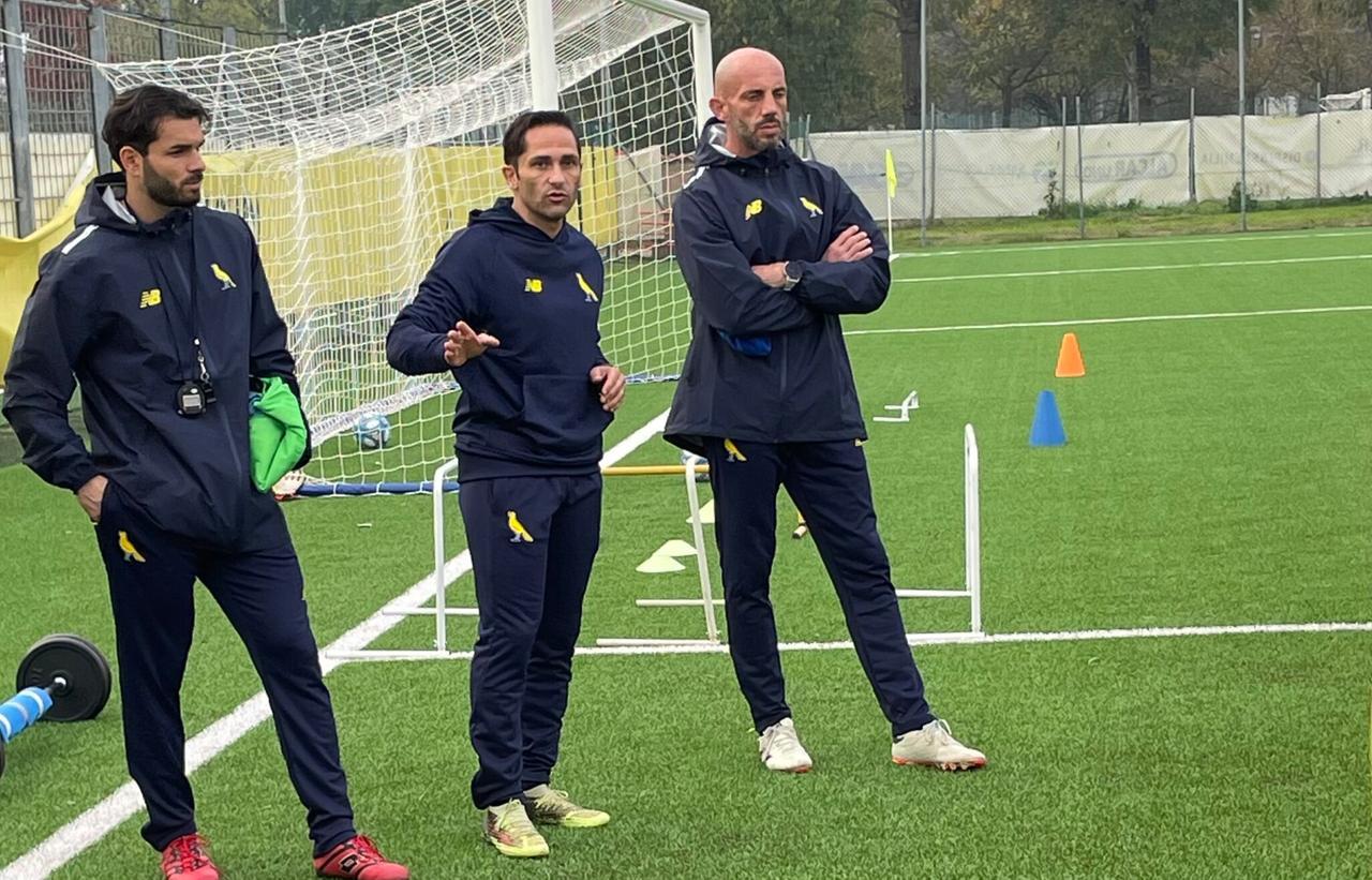 
	Marco Sansovini, nuovo allenatore dell'Under 17 del Modena, con Antonio Cinelli e Antonio Narciso

