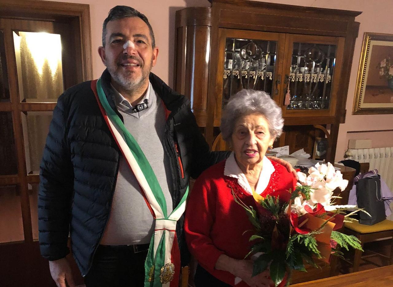 
	Iole Alessi con il sindaco di San Felice Michele Goldoni

