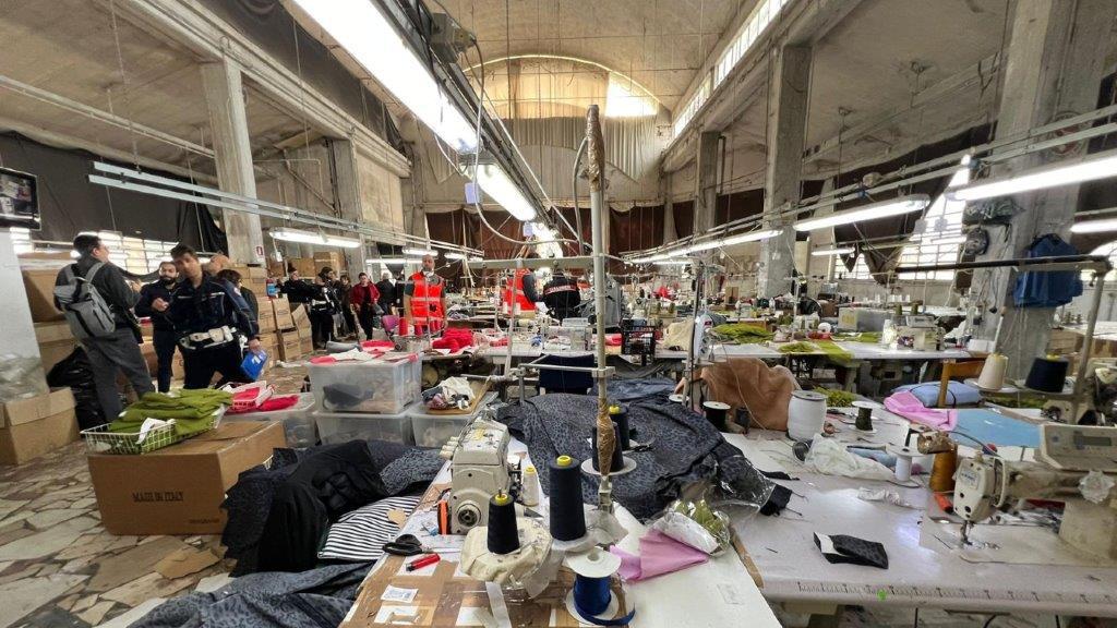 Prato, chiuse due confezioni cinesi che davano lavoro a 7 clandestini