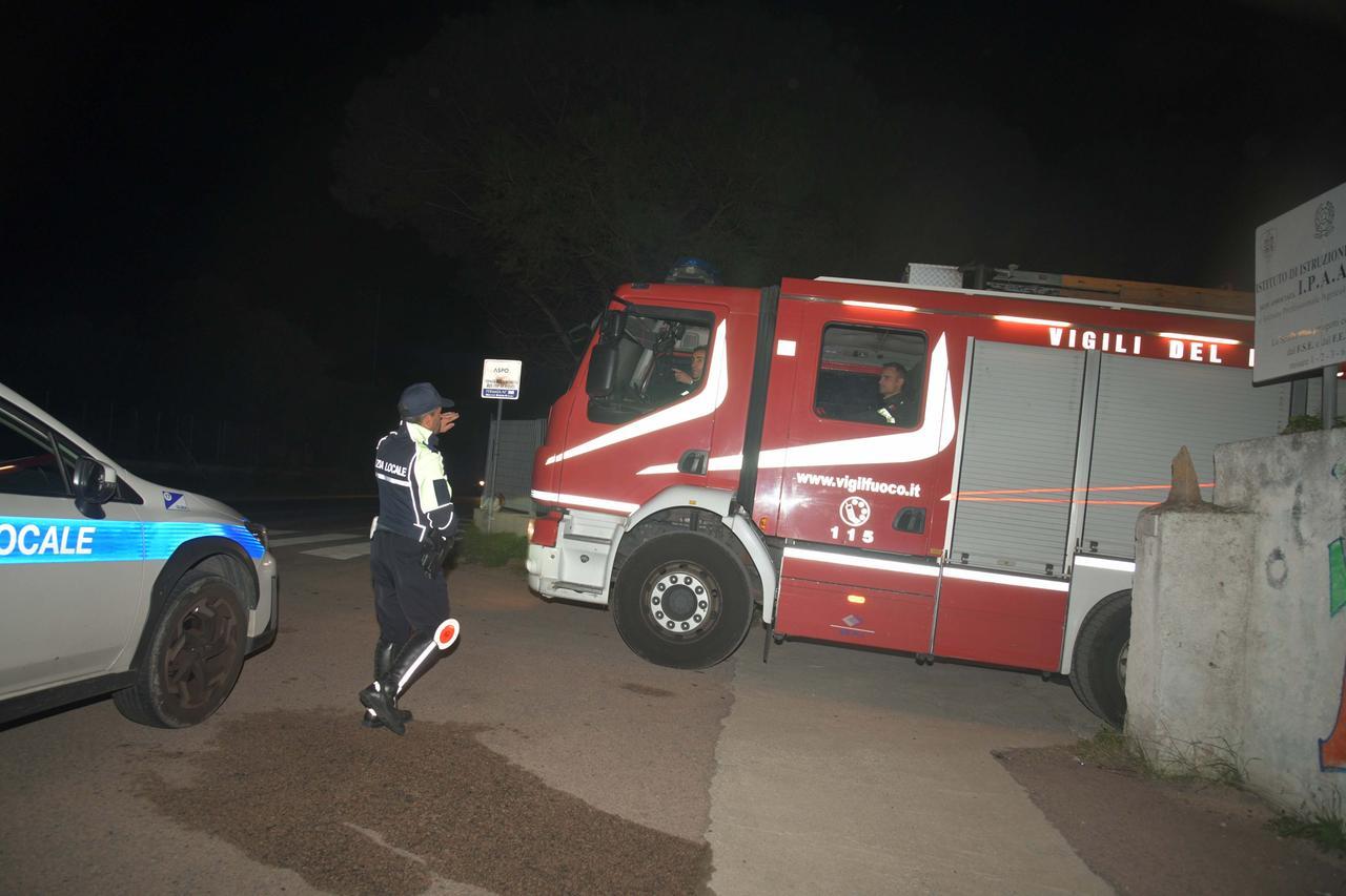 Olbia, incendio nel cortile dell’Agrario: intervento dei vigili del fuoco