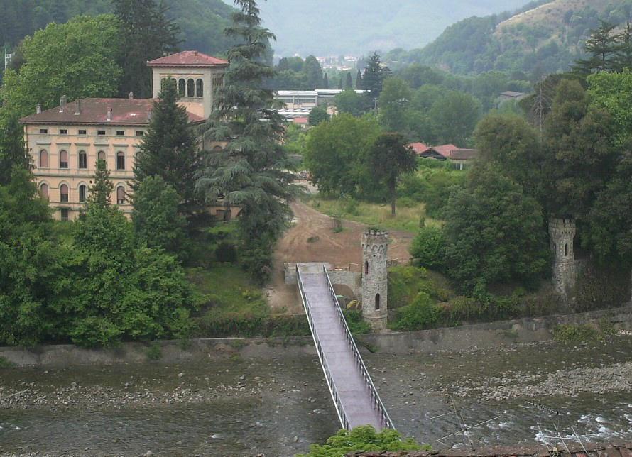La villa e il giardino (foto d'archivio)