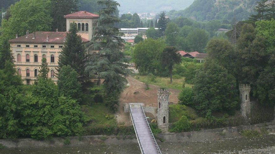 La villa e il giardino (foto d'archivio)