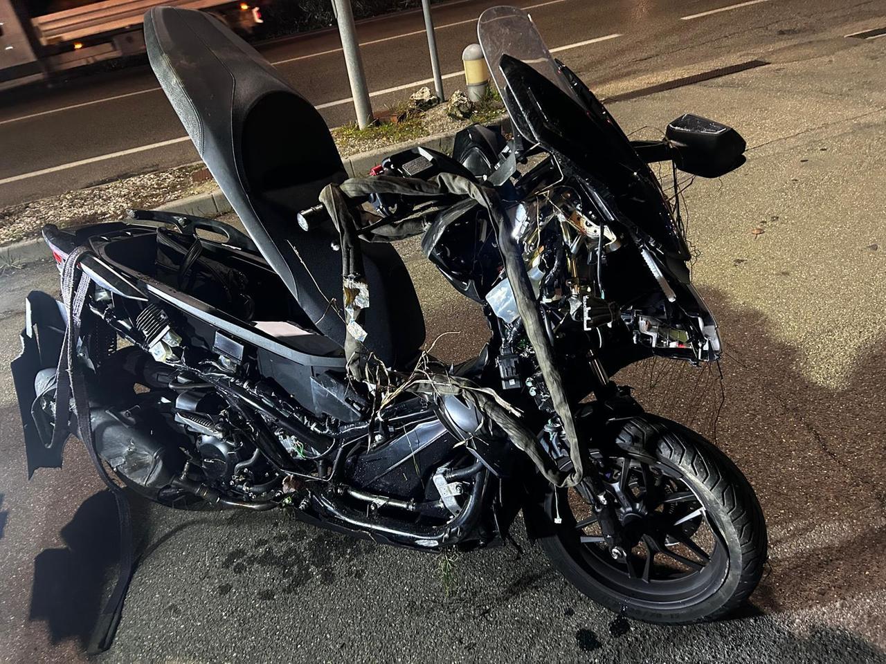 Schianto tra auto e scooter: 55enne grave