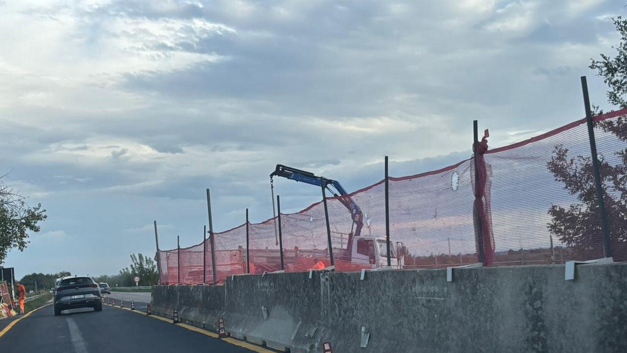 San Nicolò, cantiere infinito sull’Adriatica: lavori di nuovo fermi