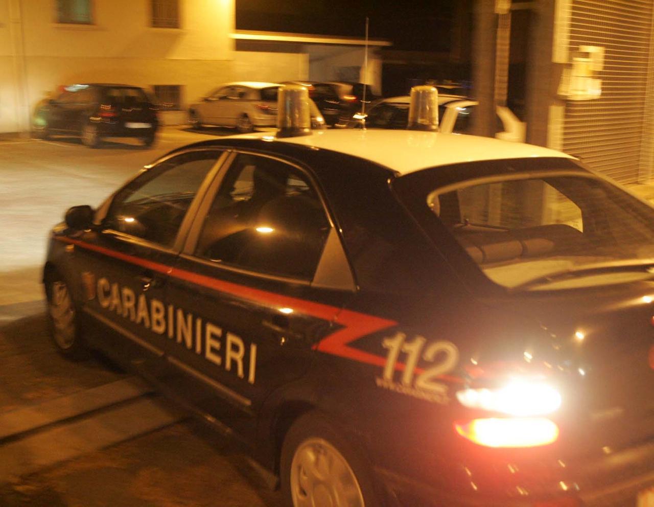 La escort gli spruzza in faccia lo spray urticante e lo rapina di mille euro