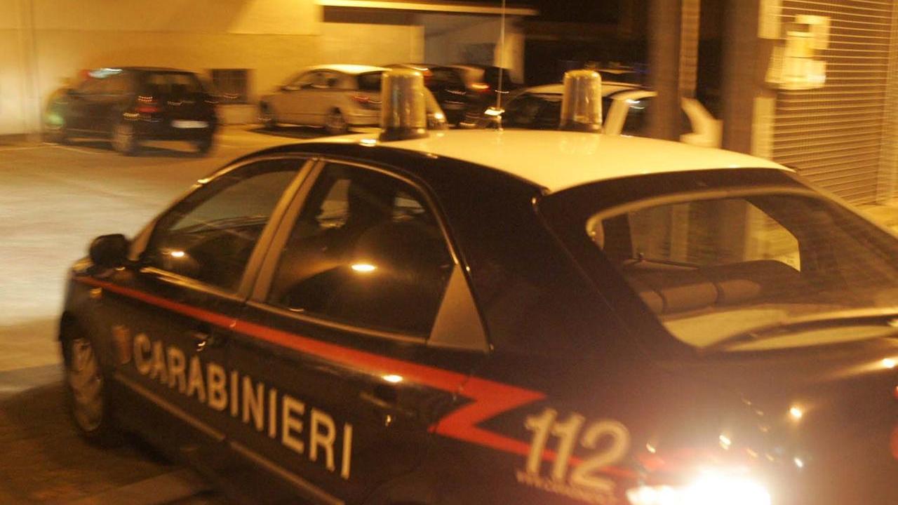 La escort gli spruzza in faccia lo spray urticante e lo rapina di mille euro