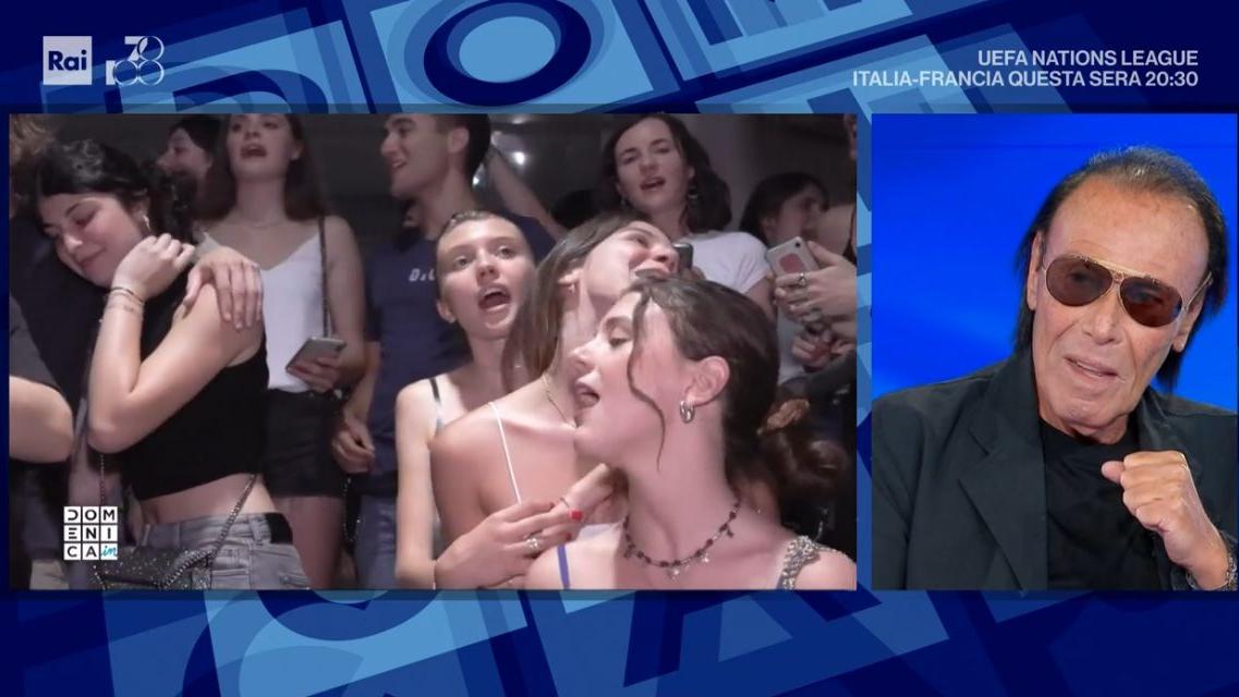 Antonello Venditti guarda il video degli studenti modenesi