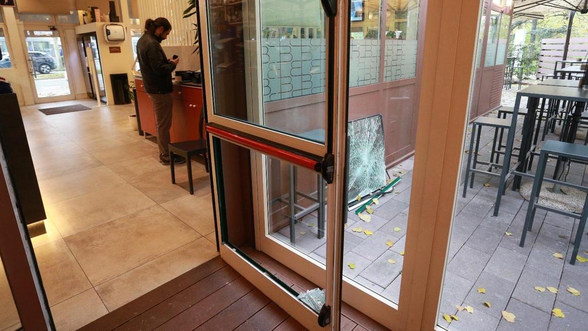 Modena, furto con spaccata alla Baracchina di viale Amendola: danni da 20mila euro