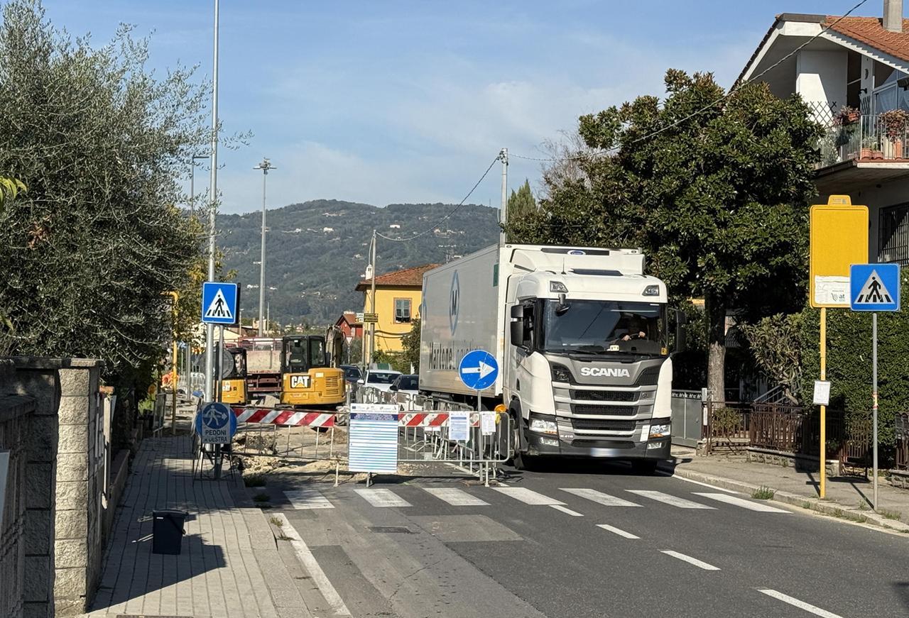 Montecatini, senso unico verso nord in Biscolla per ridurre gli ingorghi coi lavori all’acquedotto